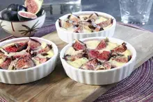 Clafoutis aux figues et aux pépites de chocolat caramel