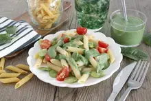 Pâtes végétariennes aux fèves, sauce épinards, chèvre frais
