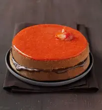 Gâteau moelleux miroir de fraise et ganache chocolat