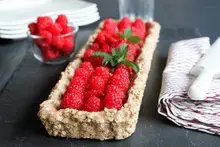 Tarte sans cuisson noisettes framboises
