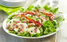Salade de mâche, tomate, concombre et mozzarella