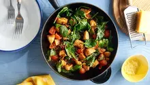 Poêlée de poulet aux épinards, tomates et parmesan