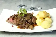 Tournedos de boeuf aux airelles et pleurotes