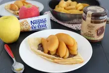 Crêpes au lait concentré, pâte à tartiner et pommes confites