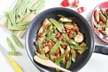 Poêlée de poulet et légumes croquants