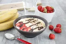 Smoothie bowl NESQUIK aux fruits yaourt et céréales