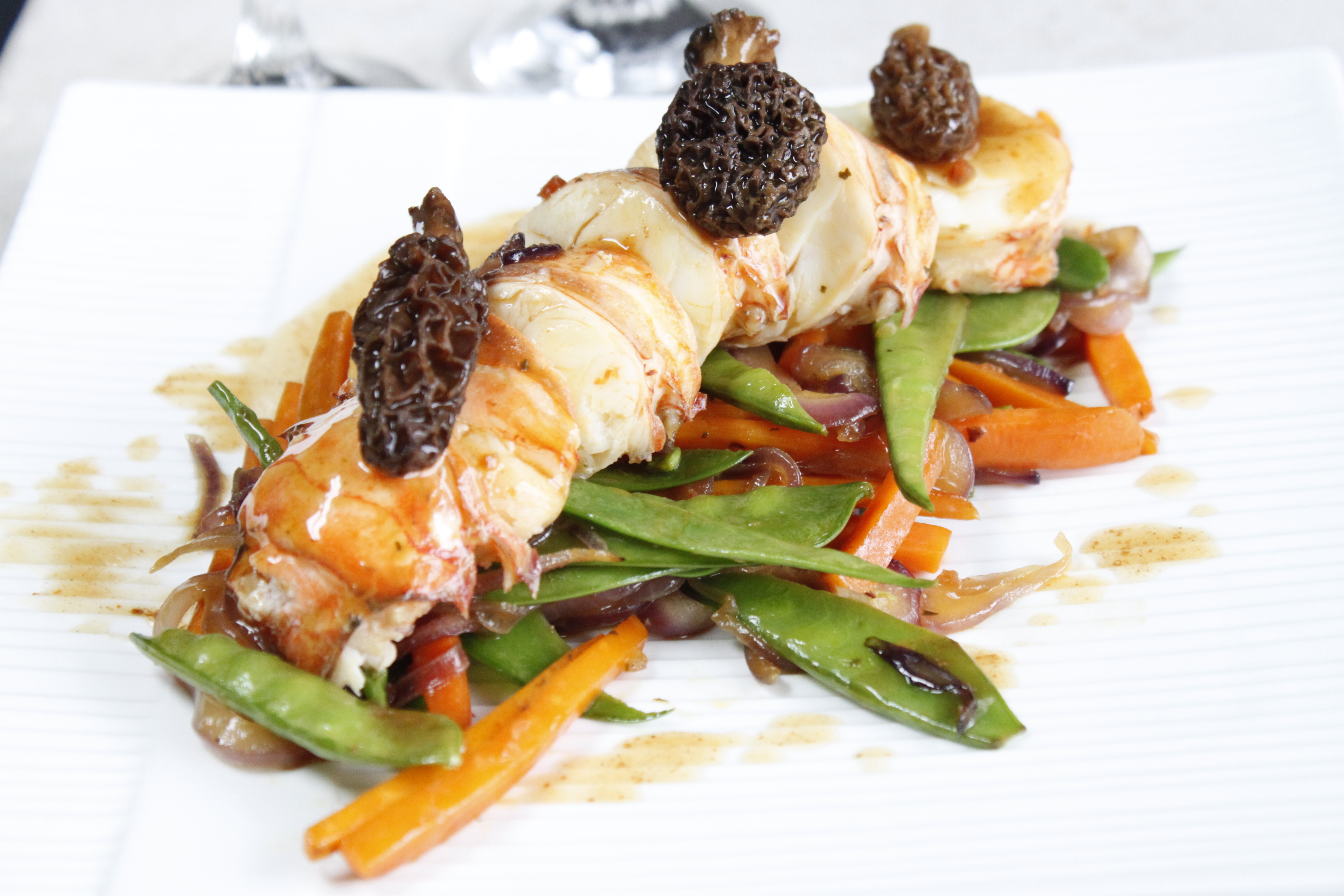 Queue de langoustes sauce aux morilles