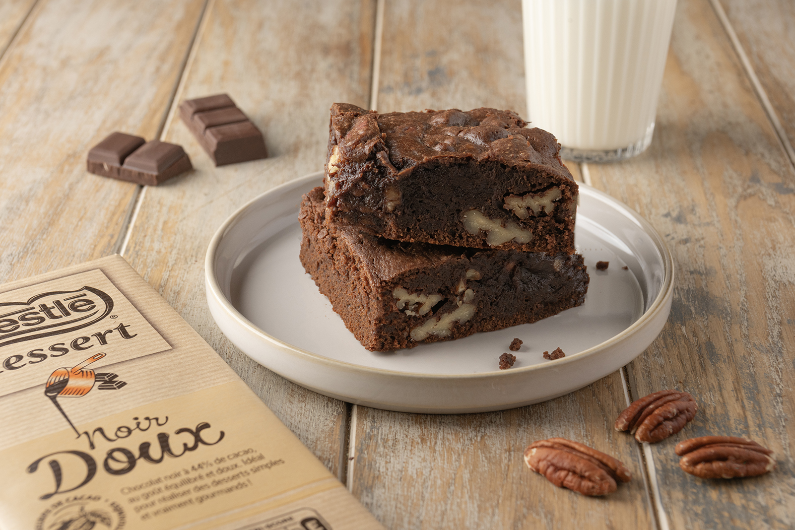 DESSERT Brownie Noir Doux Paysage Yoghurt Bowl Escale Gourmande 2026 Final Dish Image FR