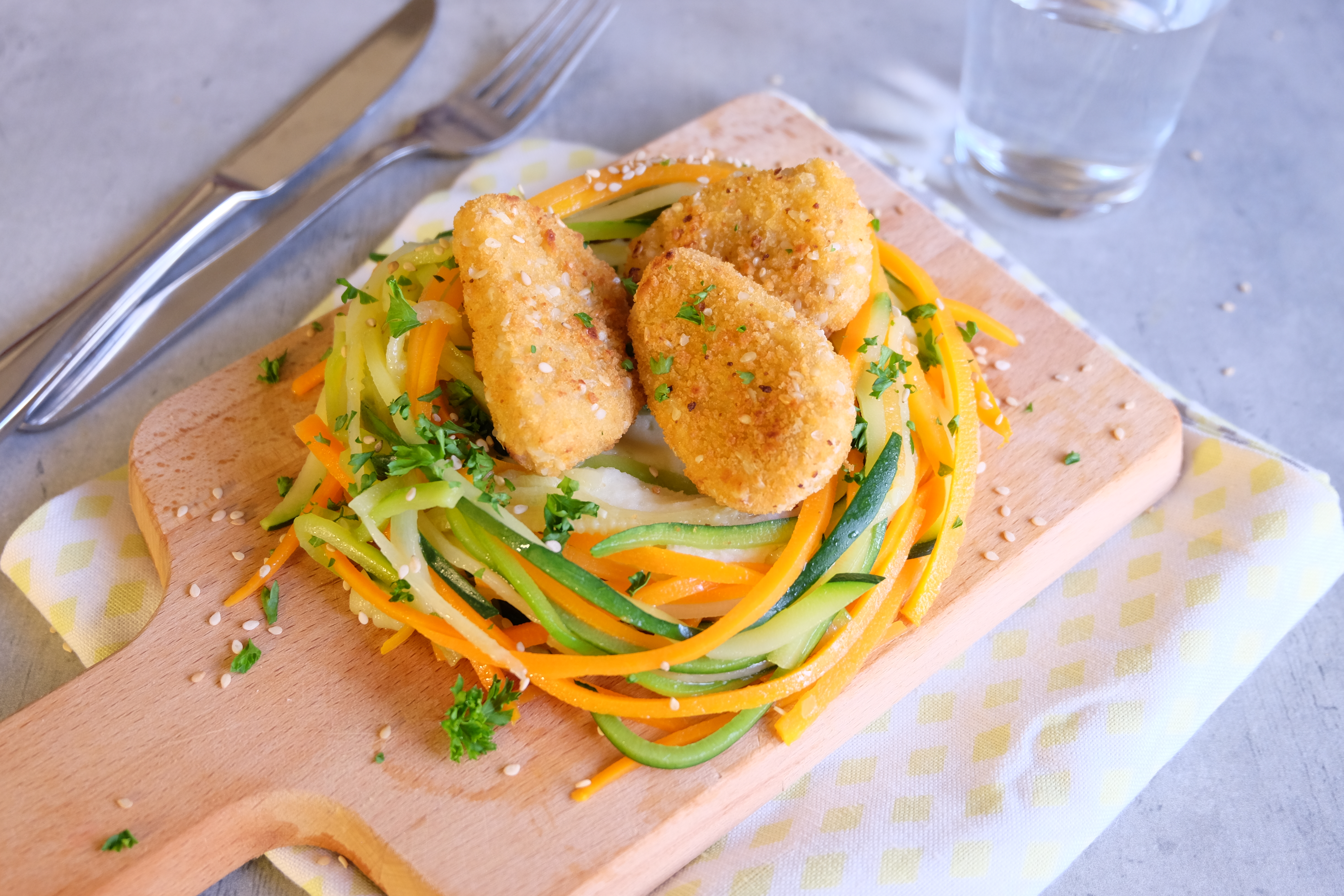 Nuggets soja, nids de légumes et purée de pommes de terre