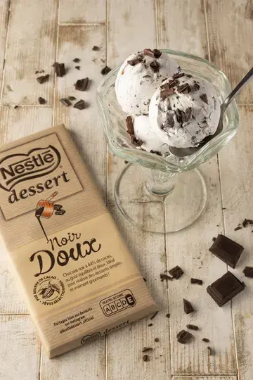 DESSERT Stracciatella Portrait Yoghurt Bowl Escale Gourmande Ice Cream 2026 Final Dish Image FR