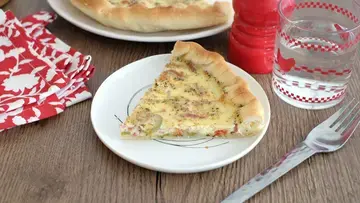 Tarte aux tomates confites et râpé de jambon