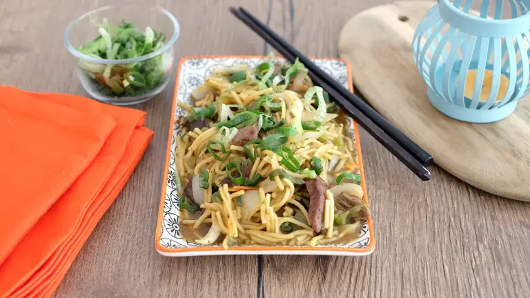 Nouilles à poeler poulet teryiaki au boeuf et oignons