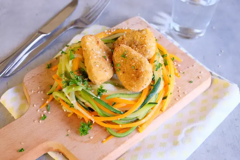 Nuggets soja, nids de légumes et purée de pommes de terre