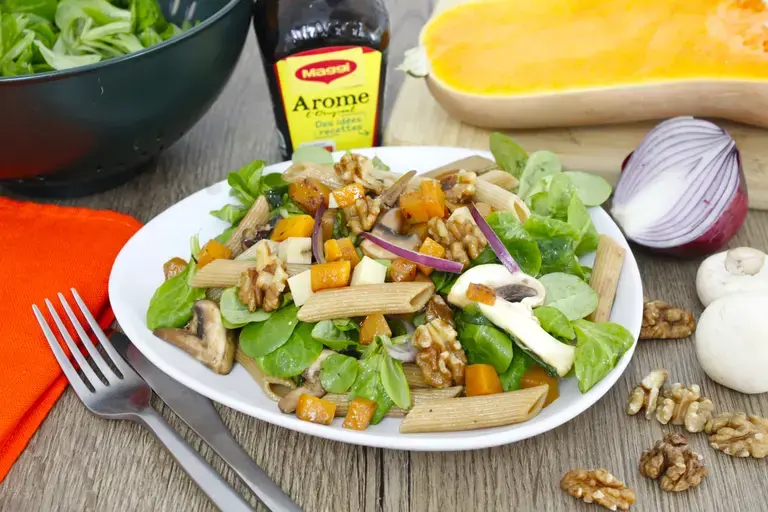 Salade de pâte, butternut, mache et noix
