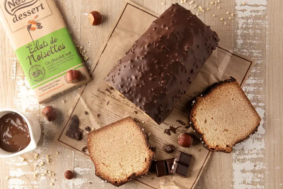 NESTLE DESSERT Yogurt Cake with Chocolate and Hazelnut icing web FR