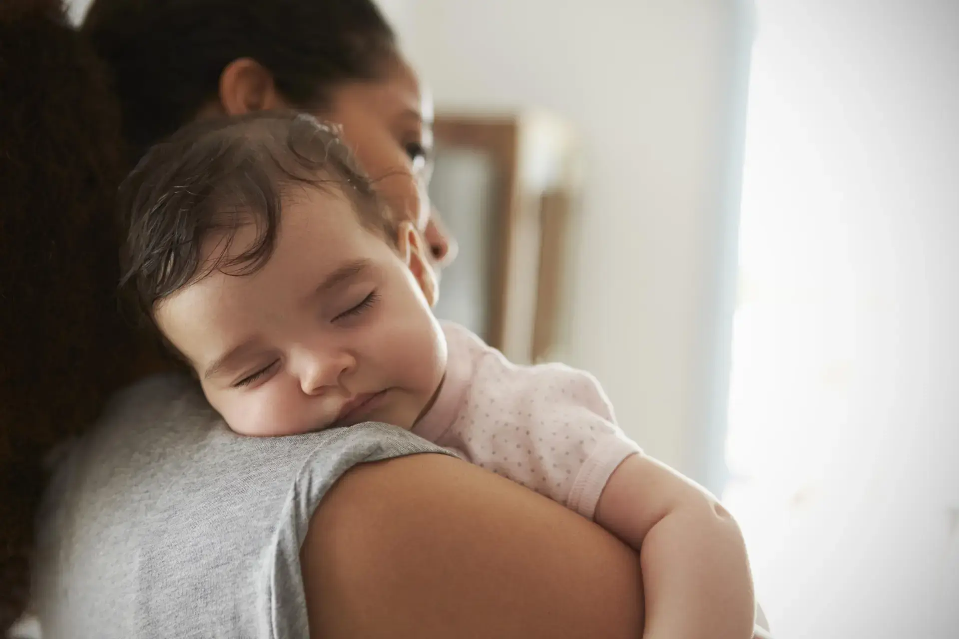 Le rot de bébé, jusqu'à quel âge faut-il aider