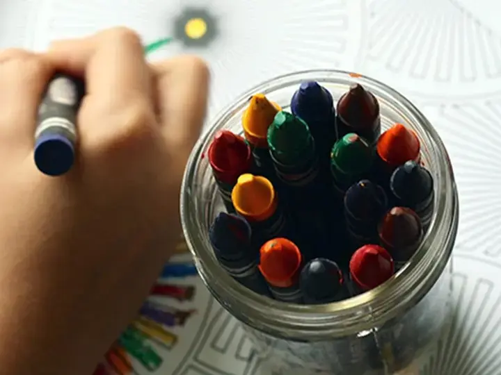 crayons dans un verre