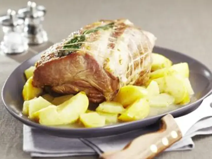 Rôti de porc aux pommes et à l'ananas