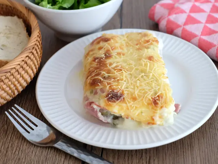 Poireaux enroulés dans du jambon