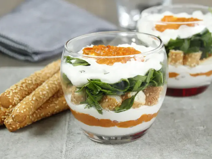 Tiramisu salé aux tomates et gressin