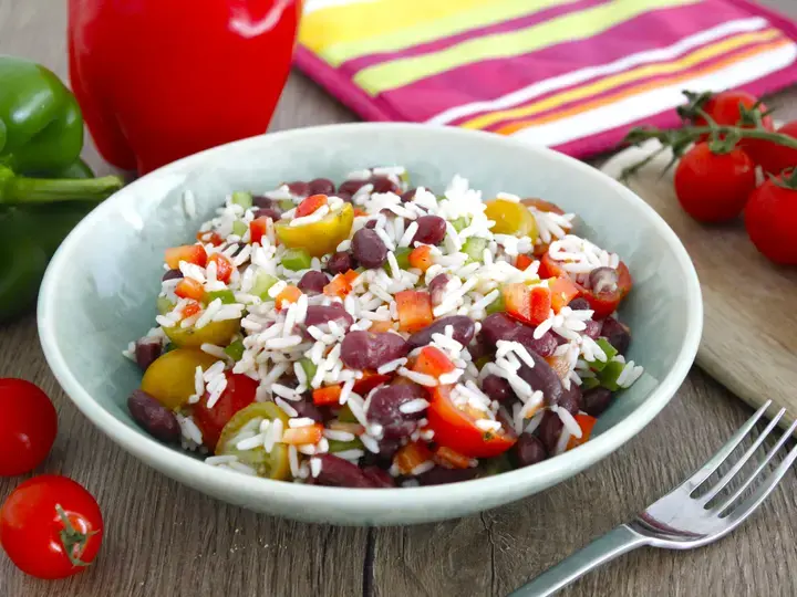 Salade de riz haricots rouges et poivrons