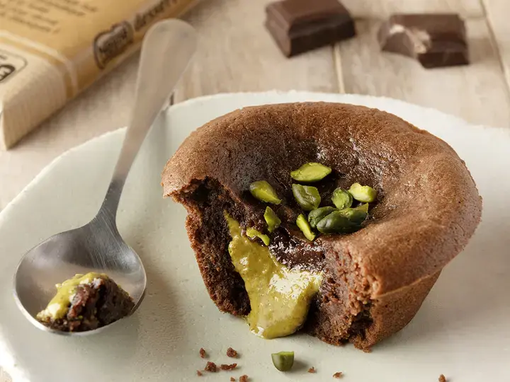 Fondant au chocolat noir cœur coulant pistache