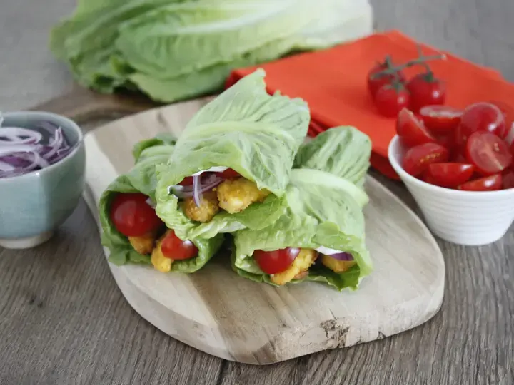 Wraps de romaine au poulet croustillant