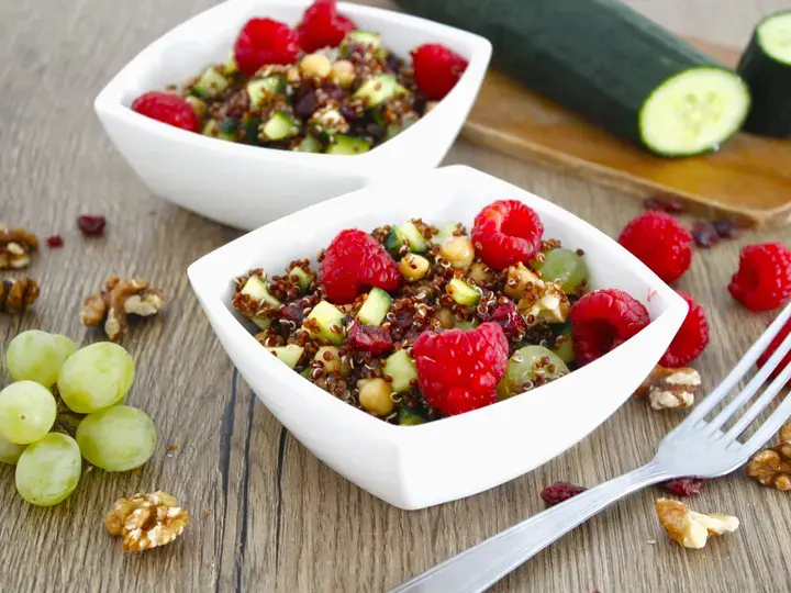 salade quinoa concombre, framboises