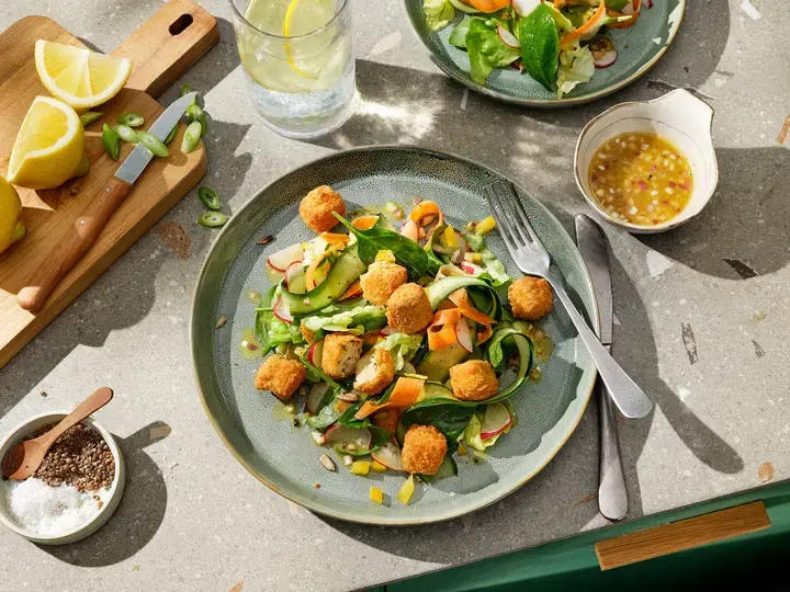 Salade printanière au tofu croustillant