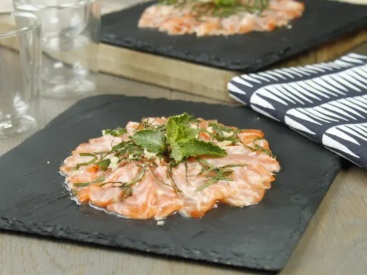 Carpaccio de saumon menthe et gingembre