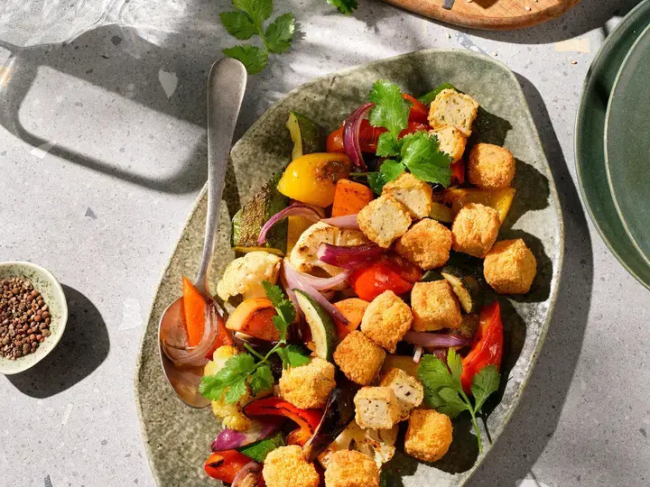 Tofu croustillant aux légumes rôtis